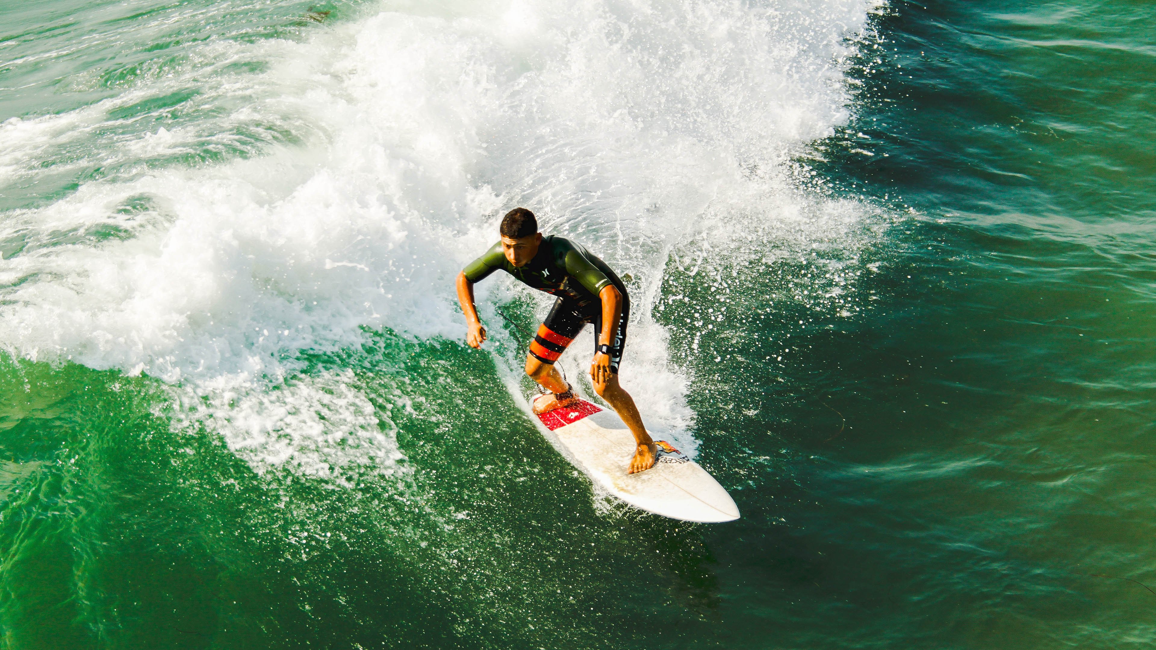 全国田径锦标赛女子800米决赛 湖北选手最后一弯提速一举甩开对手